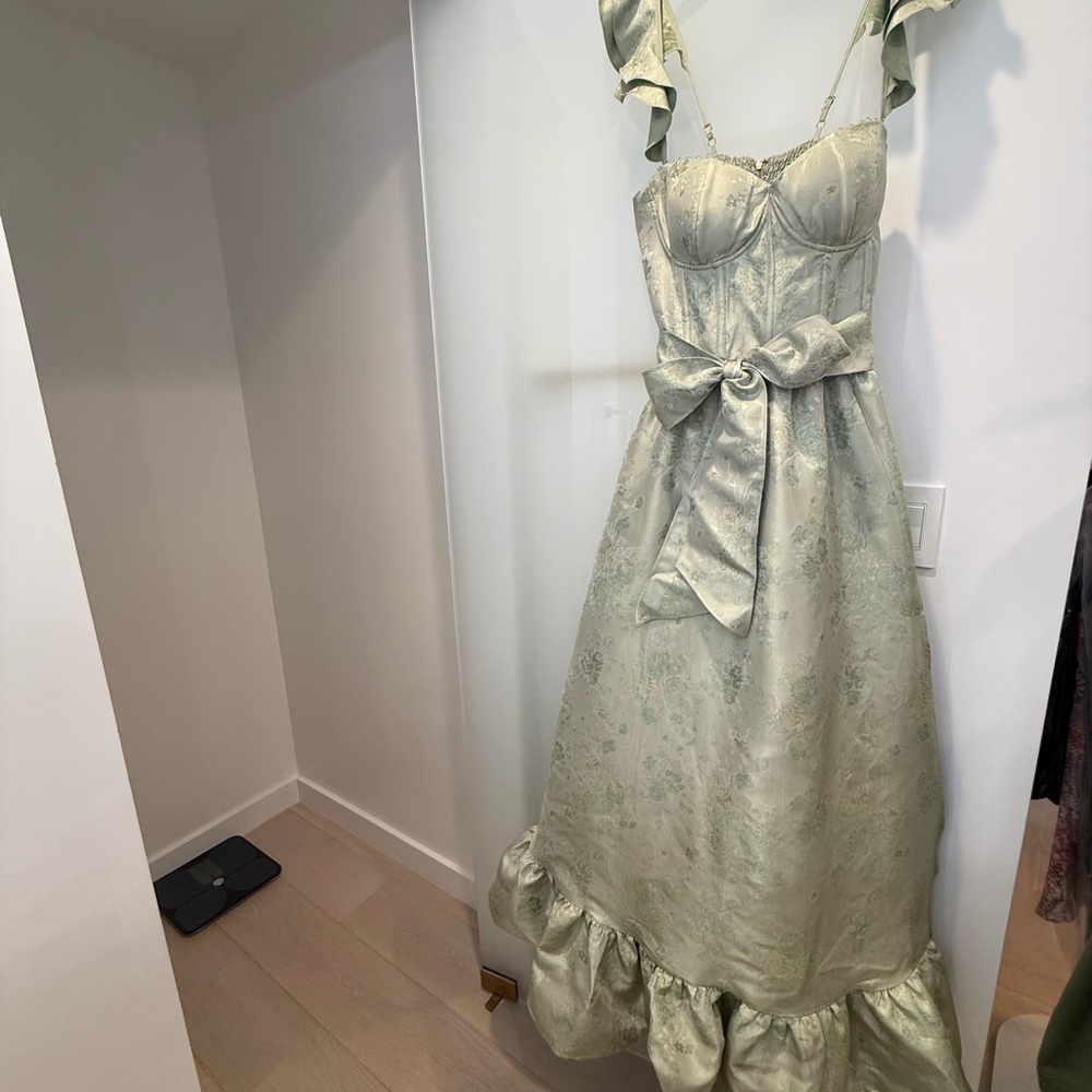 V. Chapman Elegant Cream Maxi Dress with Ruffles - Picture 4 of 5